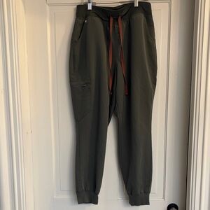 Figs Women’s Zamora Scrub Joggers with Red Drawstring Bonsai Size Large Petite